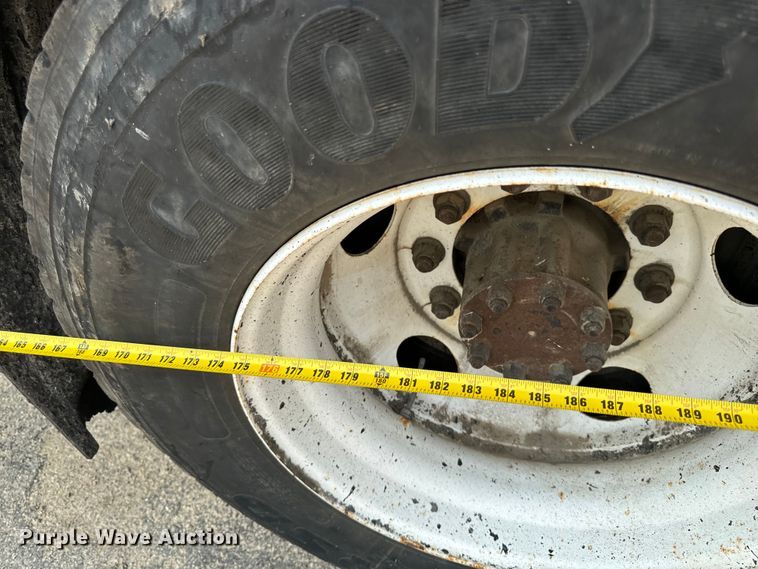 image for item EH4340 2006 International 7400  oil distributor truck