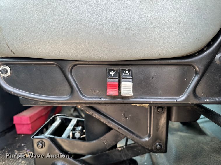 image for item EH4340 2006 International 7400  oil distributor truck