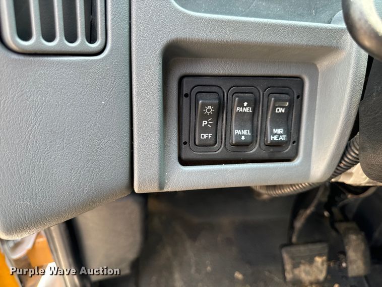 image for item EH4340 2006 International 7400  oil distributor truck