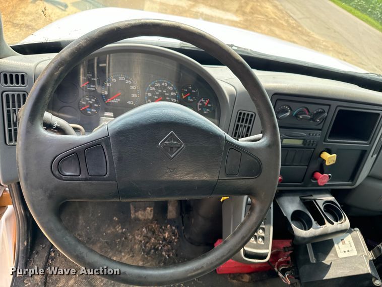 image for item EH4340 2006 International 7400  oil distributor truck