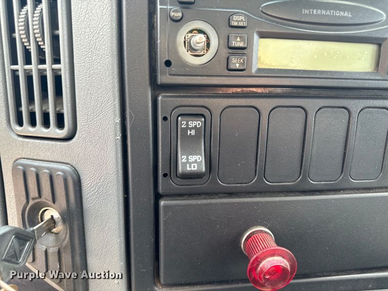 image for item EH4340 2006 International 7400  oil distributor truck