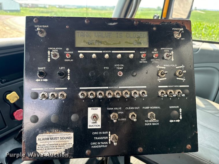 image for item EH4340 2006 International 7400  oil distributor truck