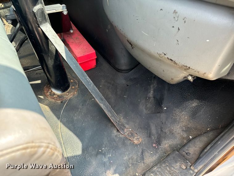 image for item EH4340 2006 International 7400  oil distributor truck