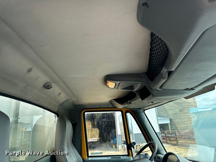 image for item EH4340 2006 International 7400  oil distributor truck