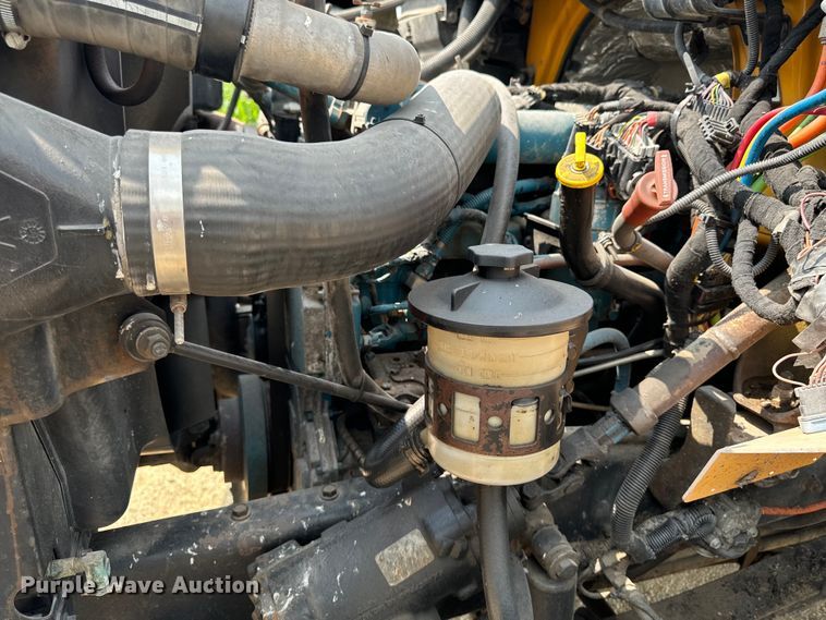 image for item EH4340 2006 International 7400  oil distributor truck