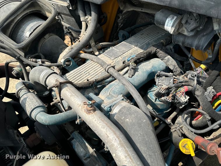 image for item EH4340 2006 International 7400  oil distributor truck