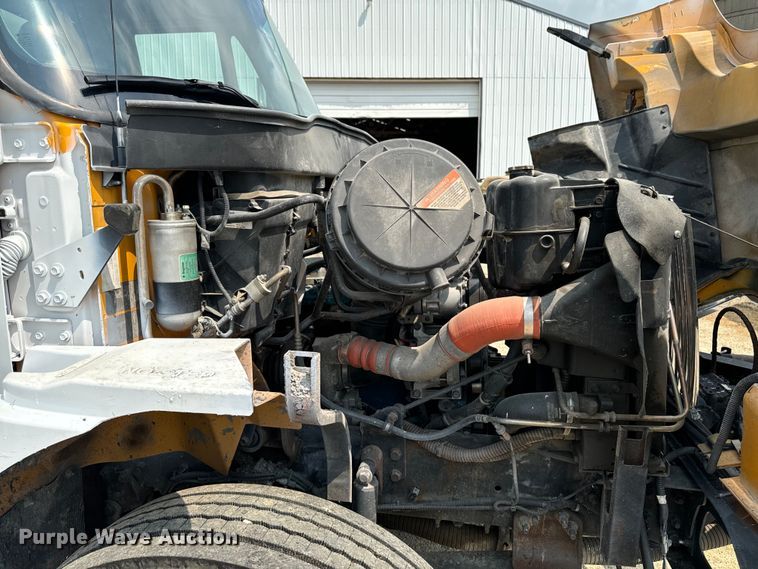 image for item EH4340 2006 International 7400  oil distributor truck