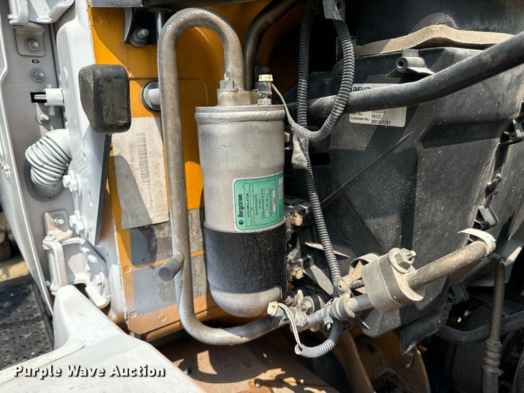 image for item EH4340 2006 International 7400  oil distributor truck