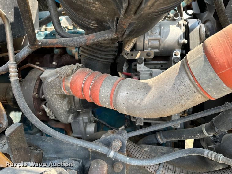 image for item EH4340 2006 International 7400  oil distributor truck