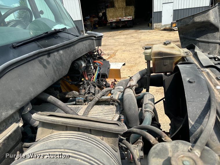 image for item EH4340 2006 International 7400  oil distributor truck