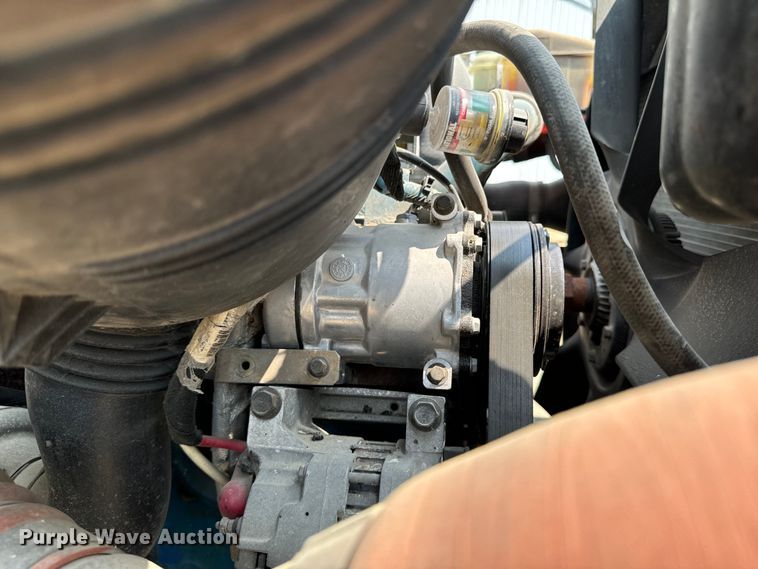 image for item EH4340 2006 International 7400  oil distributor truck