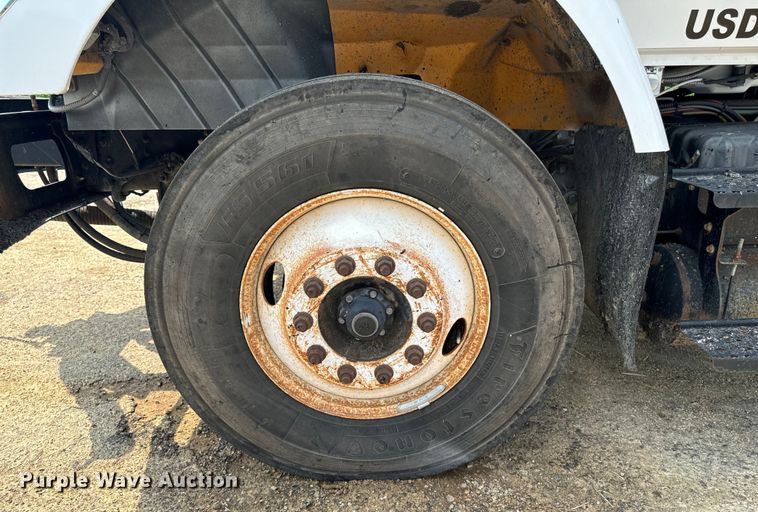 image for item EH4340 2006 International 7400  oil distributor truck