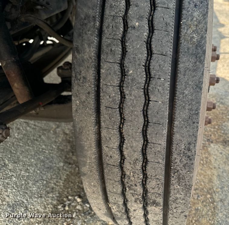 image for item EH4340 2006 International 7400  oil distributor truck