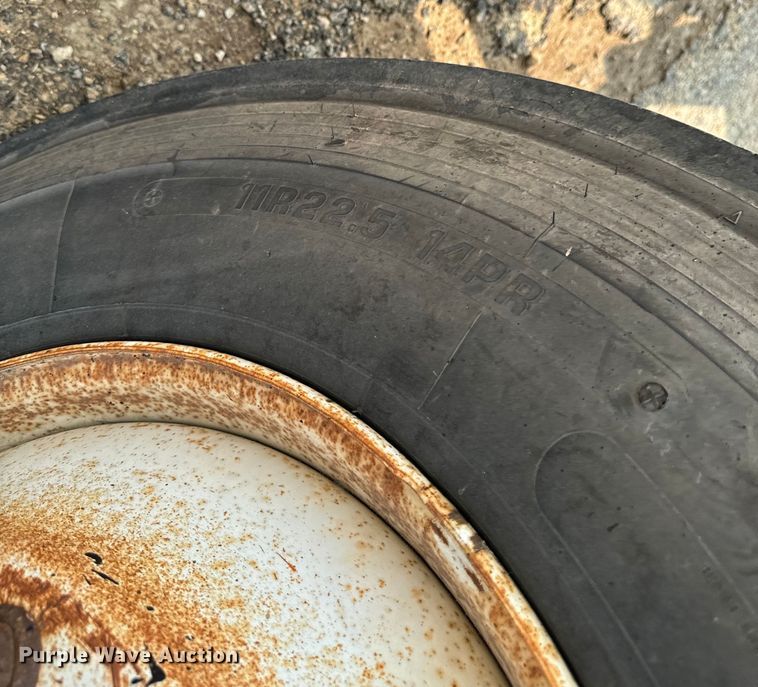 image for item EH4340 2006 International 7400  oil distributor truck