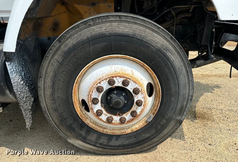 image for item EH4340 2006 International 7400  oil distributor truck