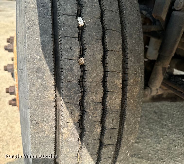 image for item EH4340 2006 International 7400  oil distributor truck