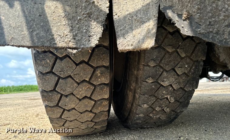 image for item EH4340 2006 International 7400  oil distributor truck