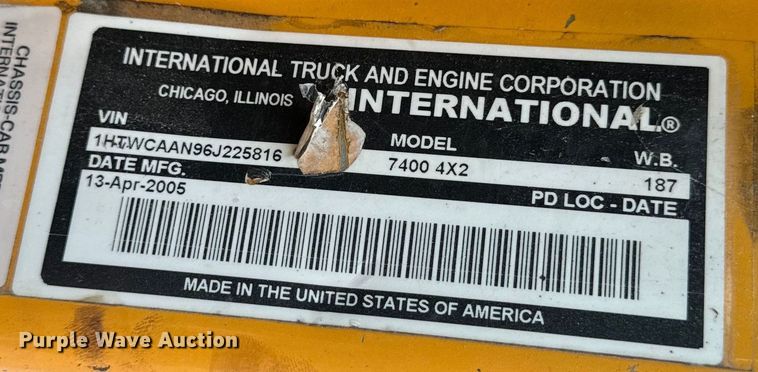 image for item EH4340 2006 International 7400  oil distributor truck