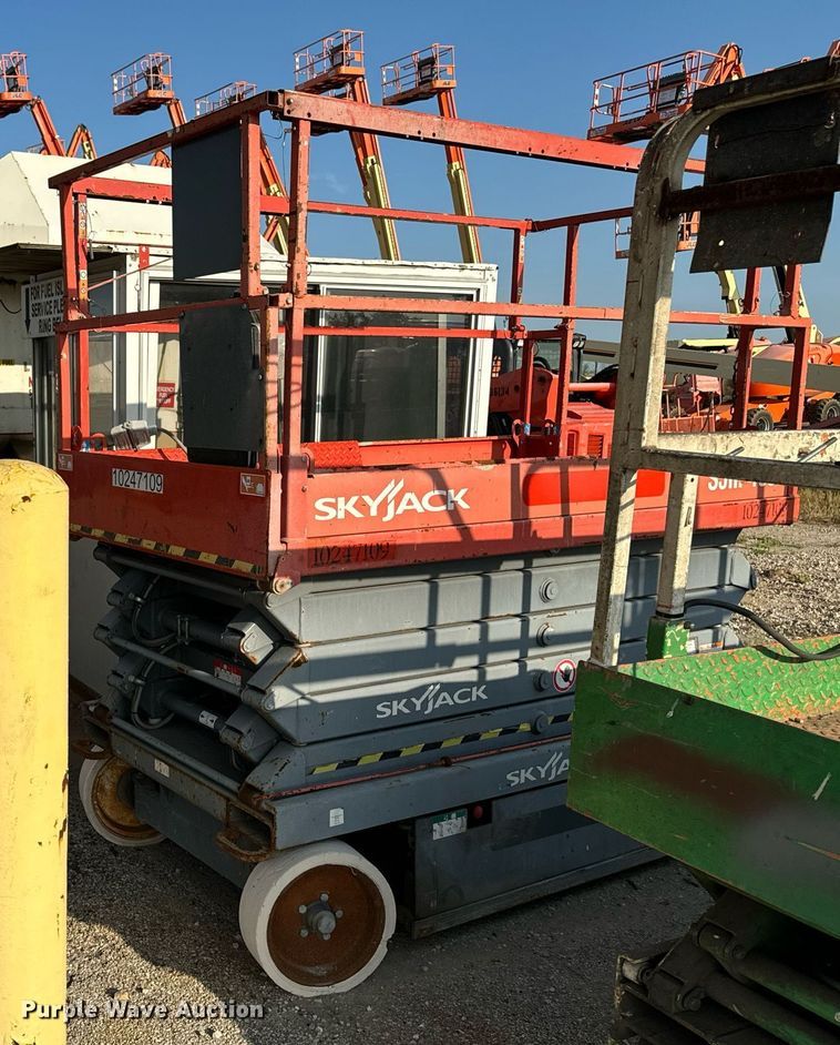image for item EH4435 Skyjack SJ 4632 scissor lift