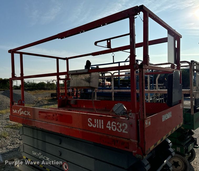 image for item EH4435 Skyjack SJ 4632 scissor lift