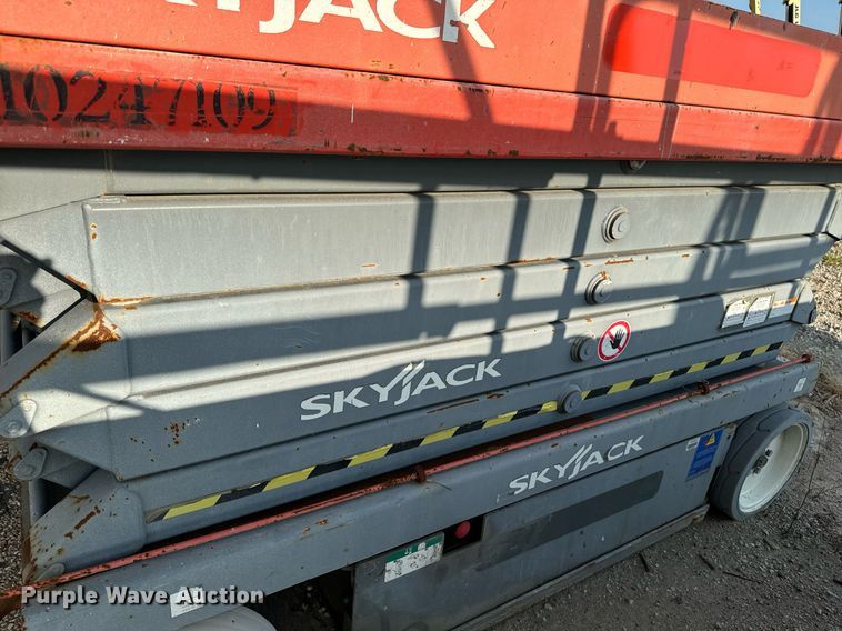 image for item EH4435 Skyjack SJ 4632 scissor lift