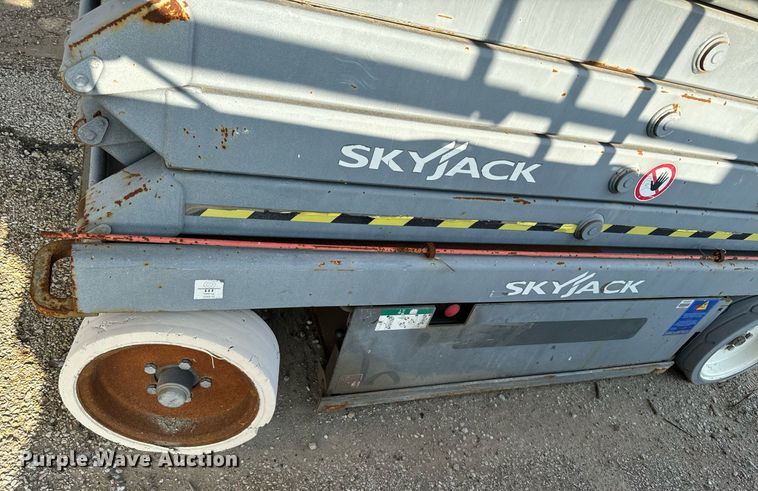 image for item EH4435 Skyjack SJ 4632 scissor lift