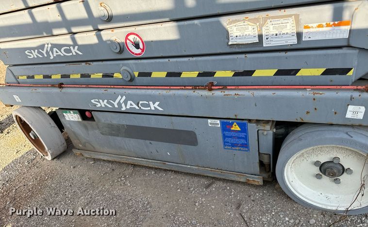 image for item EH4435 Skyjack SJ 4632 scissor lift