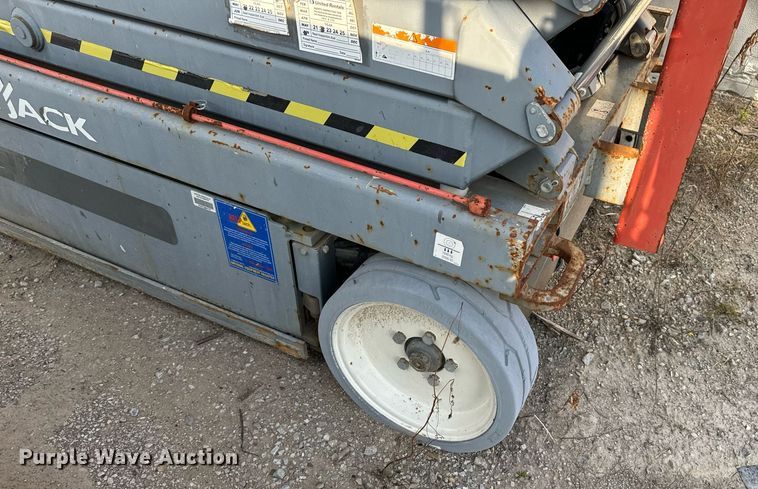 image for item EH4435 Skyjack SJ 4632 scissor lift