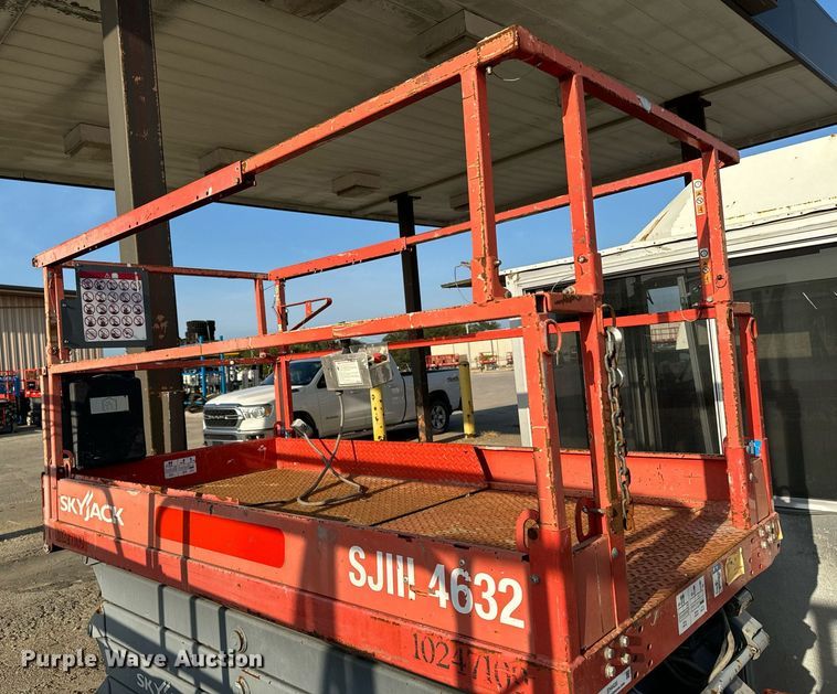 image for item EH4435 Skyjack SJ 4632 scissor lift