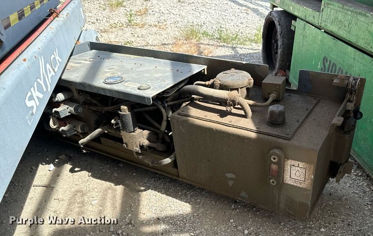 image for item EH4435 Skyjack SJ 4632 scissor lift