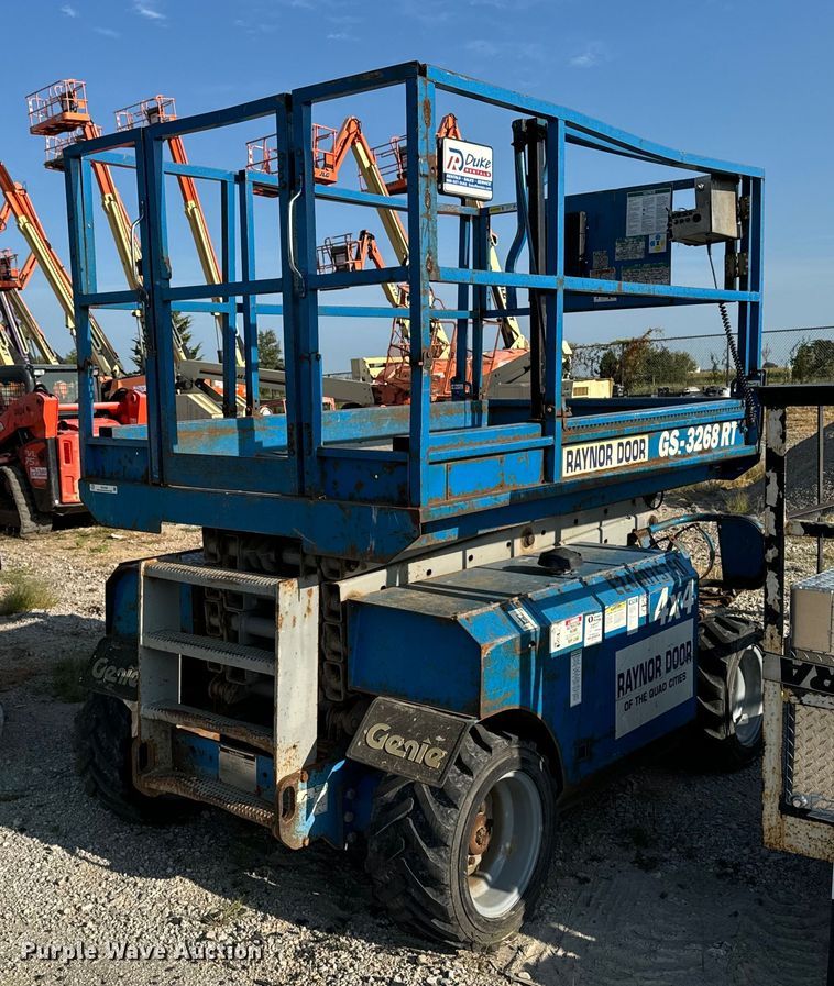 image for item EH4436 1999 Genie GS-3268 IC scissor lift