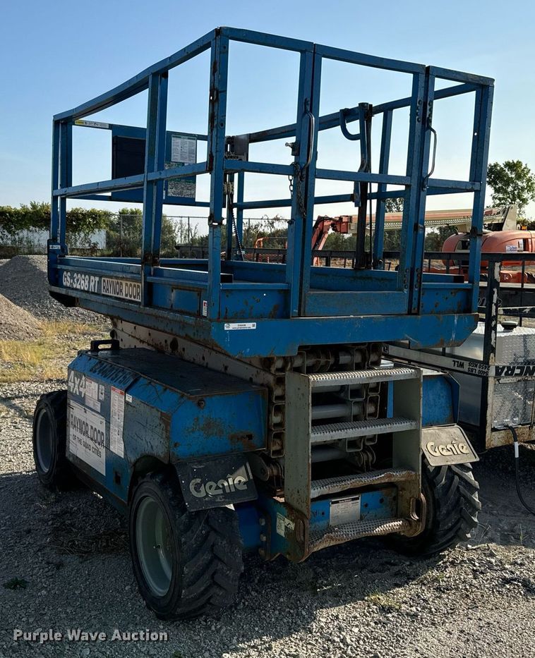 image for item EH4436 1999 Genie GS-3268 IC scissor lift