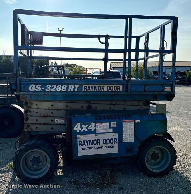 image for item EH4436 1999 Genie GS-3268 IC scissor lift