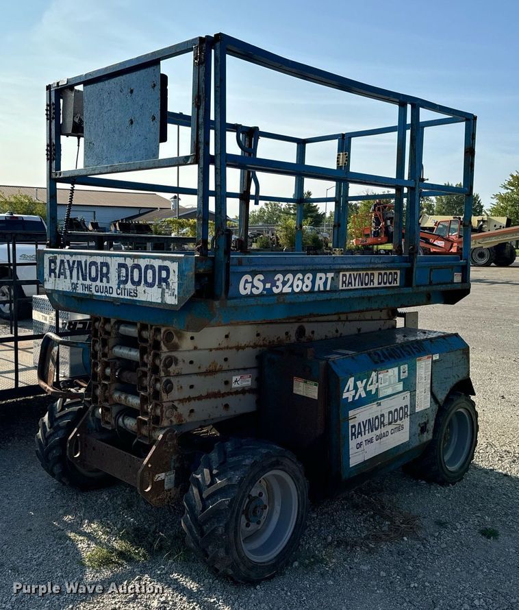 image for item EH4436 1999 Genie GS-3268 IC scissor lift