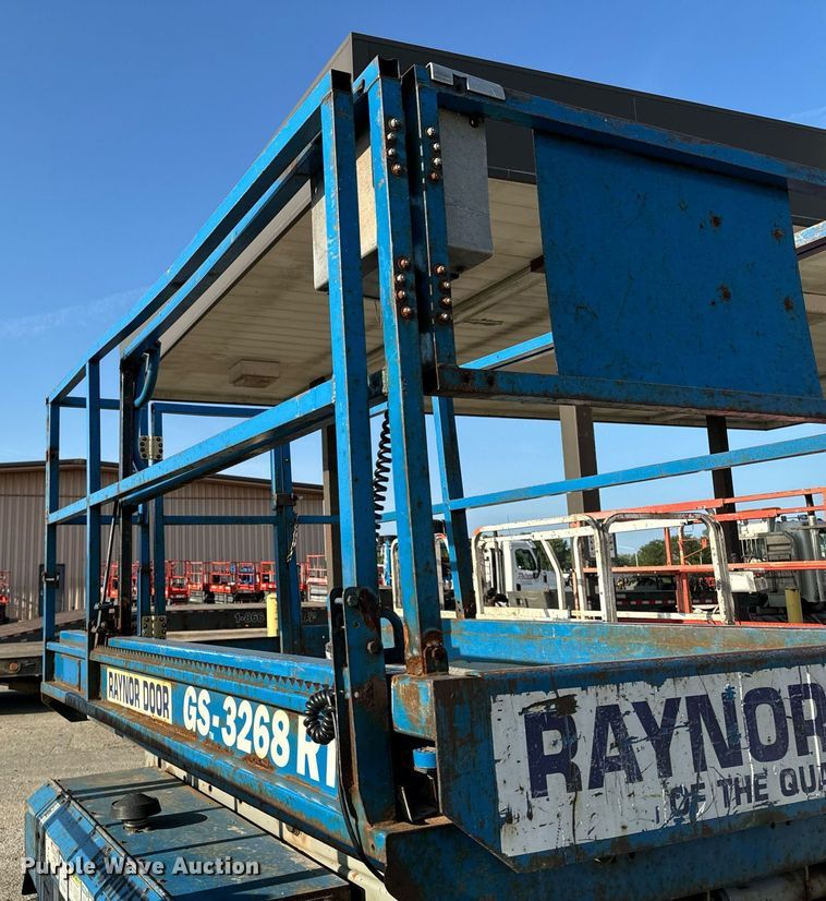 image for item EH4436 1999 Genie GS-3268 IC scissor lift