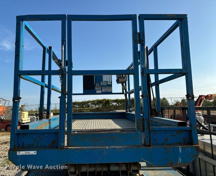 image for item EH4436 1999 Genie GS-3268 IC scissor lift