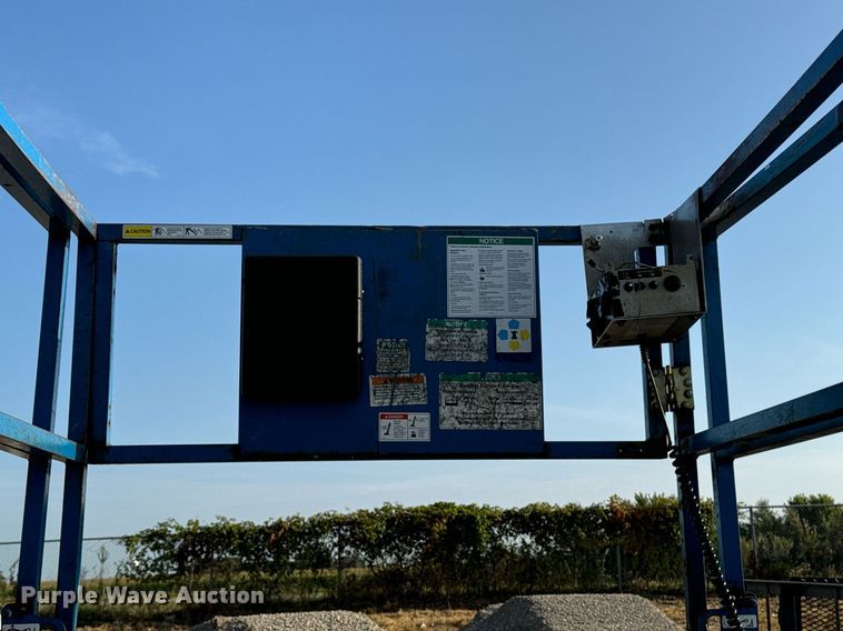 image for item EH4436 1999 Genie GS-3268 IC scissor lift