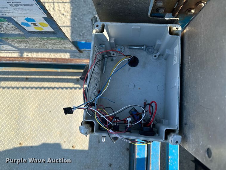 image for item EH4436 1999 Genie GS-3268 IC scissor lift