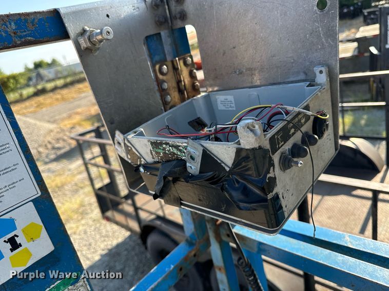 image for item EH4436 1999 Genie GS-3268 IC scissor lift