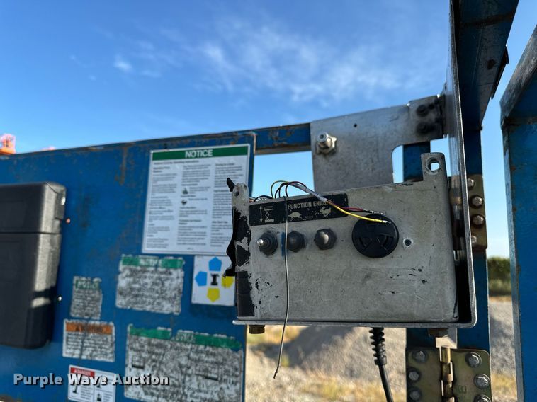 image for item EH4436 1999 Genie GS-3268 IC scissor lift