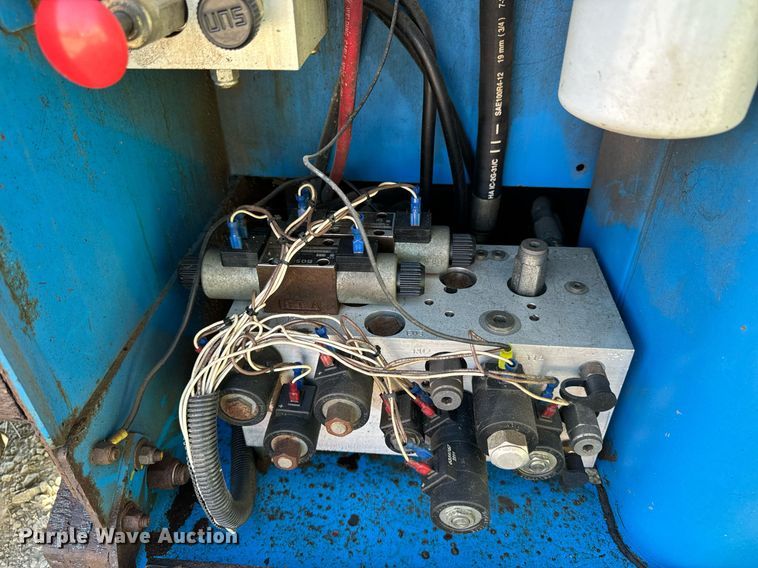 image for item EH4436 1999 Genie GS-3268 IC scissor lift