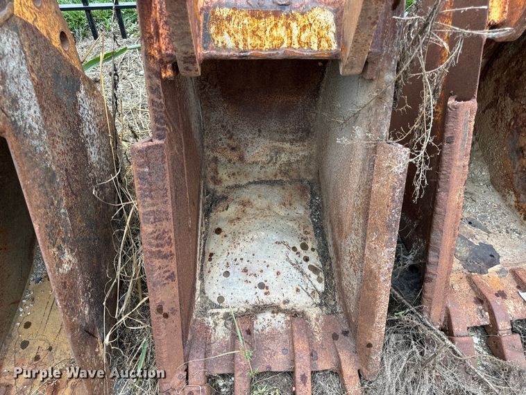 image for item EH6968 (5) backhoe buckets