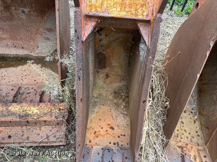 image for item EH6968 (5) backhoe buckets