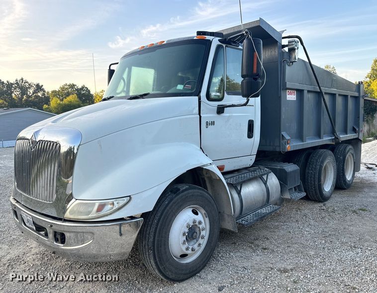 image for item EH6975 2005 International  8600 dump truck