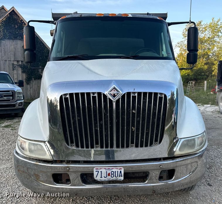 image for item EH6975 2005 International  8600 dump truck