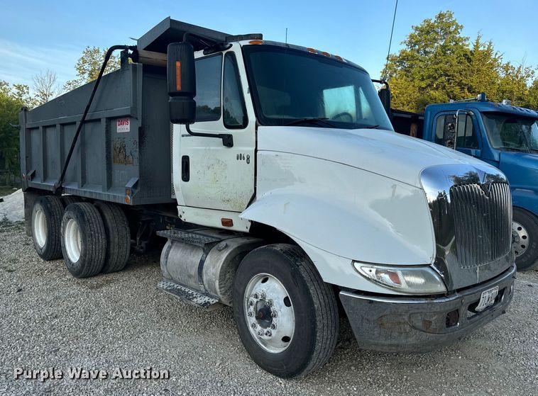 image for item EH6975 2005 International  8600 dump truck