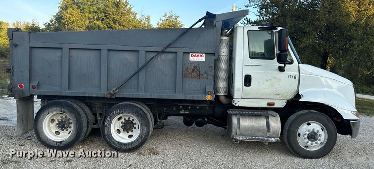 image for item EH6975 2005 International  8600 dump truck
