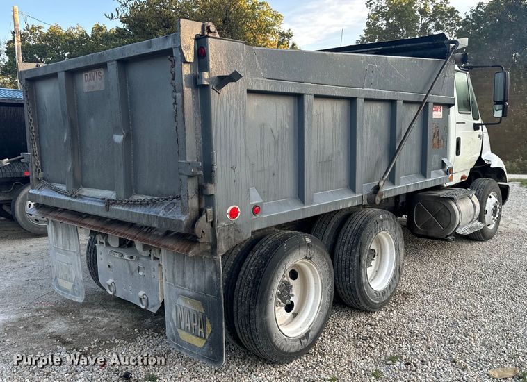 image for item EH6975 2005 International  8600 dump truck