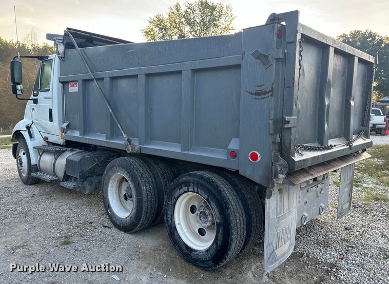 image for item EH6975 2005 International  8600 dump truck