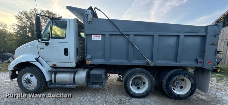 image for item EH6975 2005 International  8600 dump truck